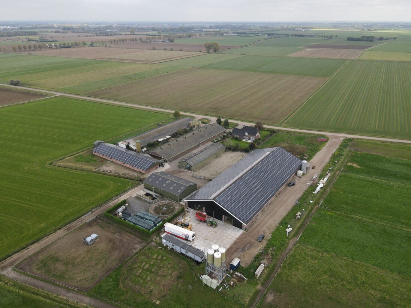 agrarische zonnepaneleninstallatie gerealiseerd door PV-Projecten