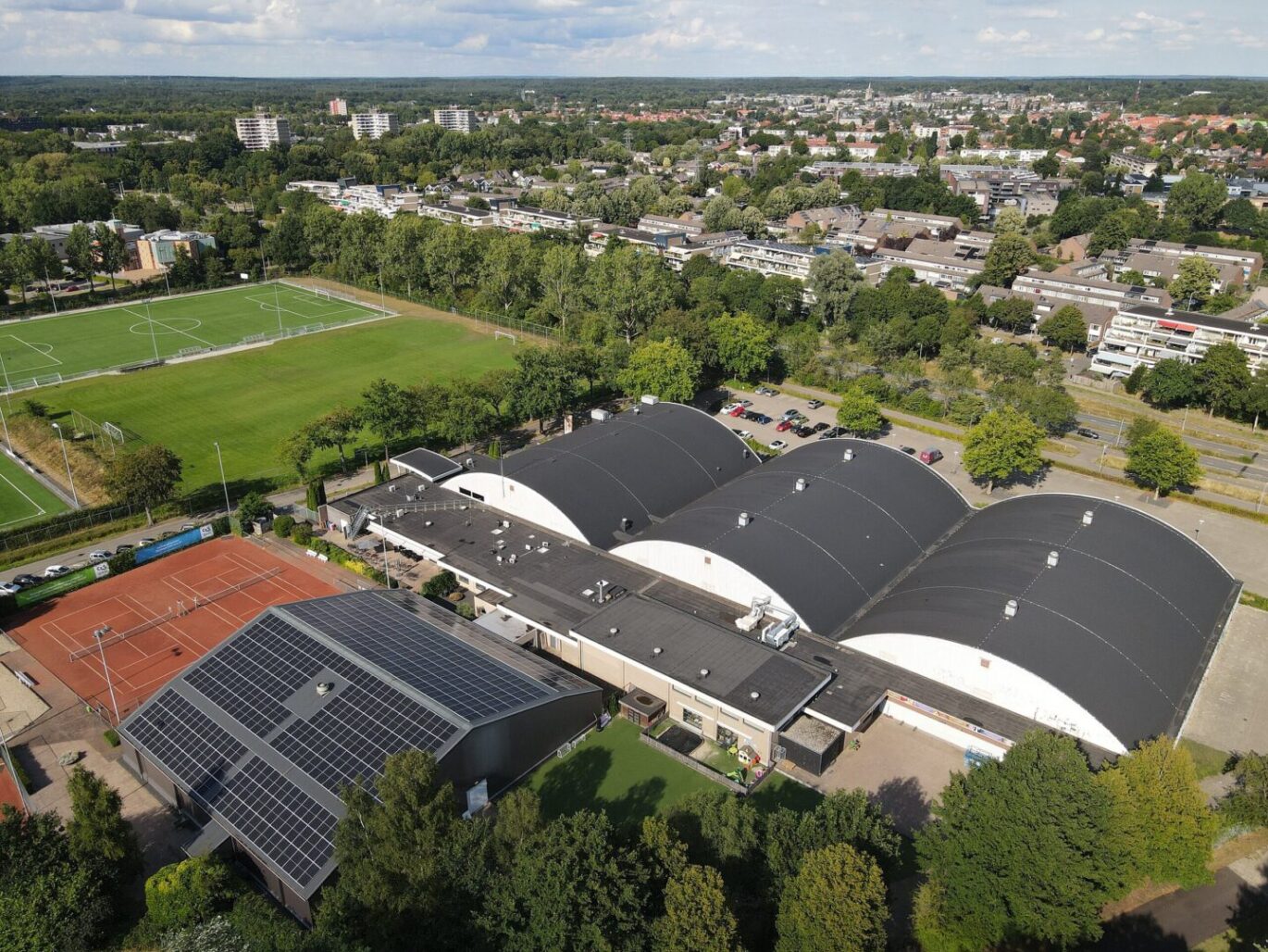 zakelijke zonnepaneleninstallatie gerealiseerd door PV-Projecten