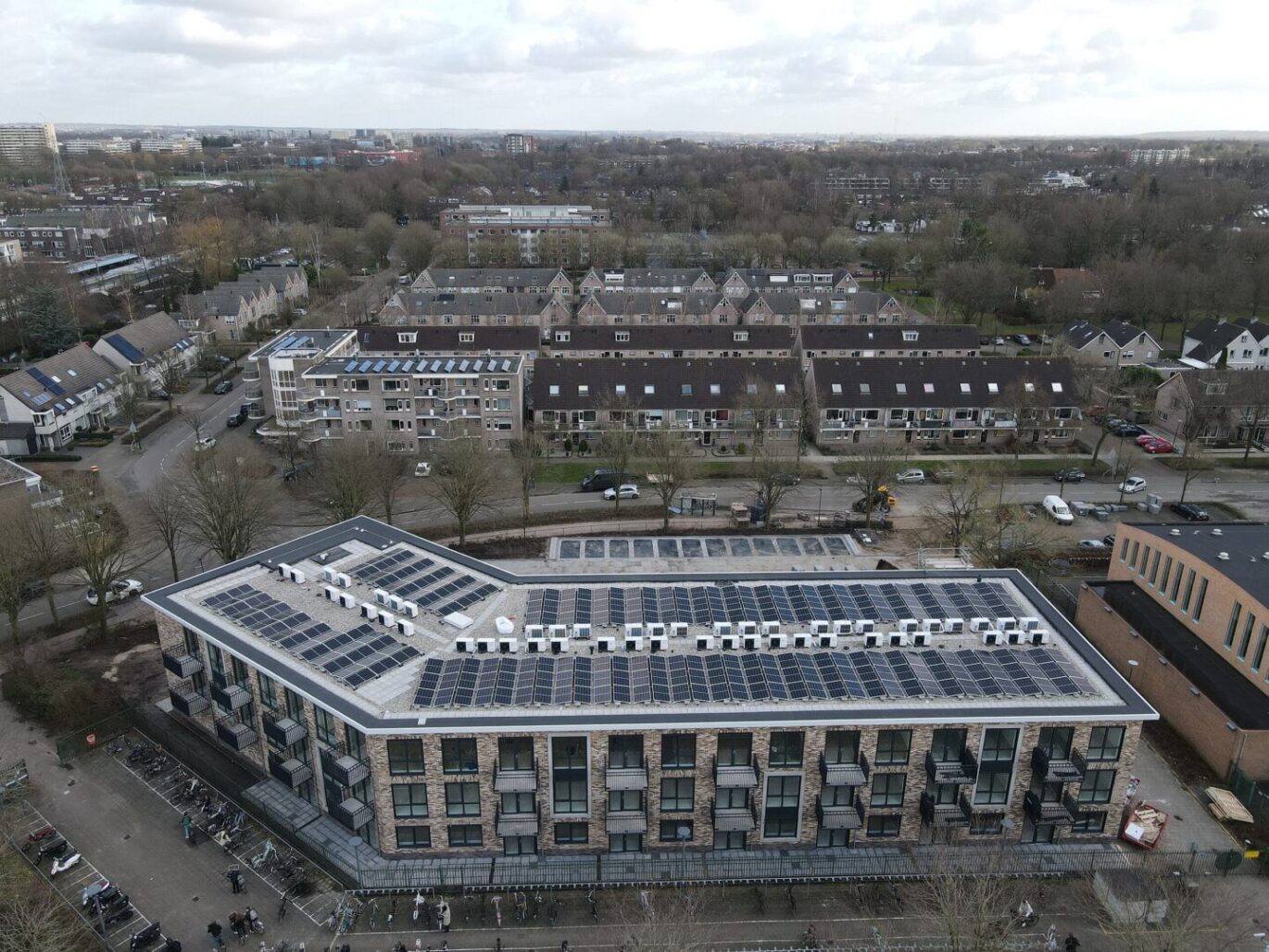 zakelijke zonnepaneleninstallatie gerealiseerd door PV-Projecten