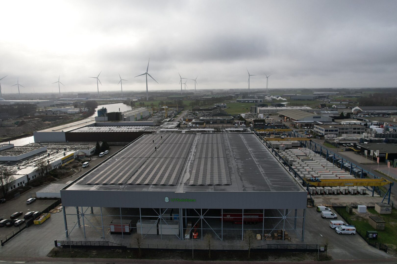 zakelijke zonnepaneleninstallatie gerealiseerd door PV-Projecten