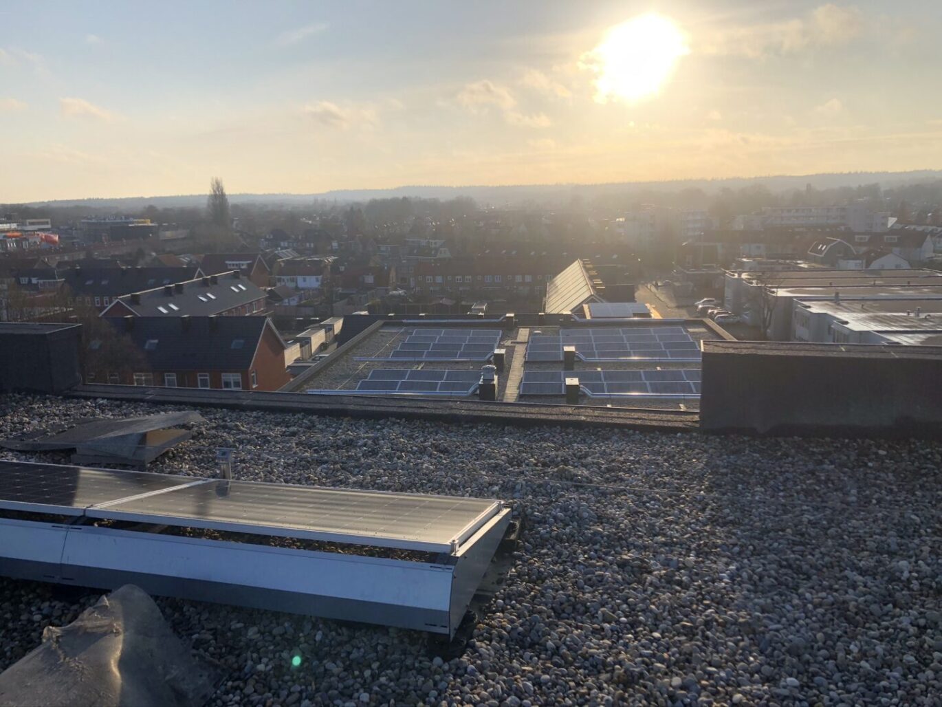 gerealiseerde zakelijke zonnepaneleninstallatie van PV-Projecten