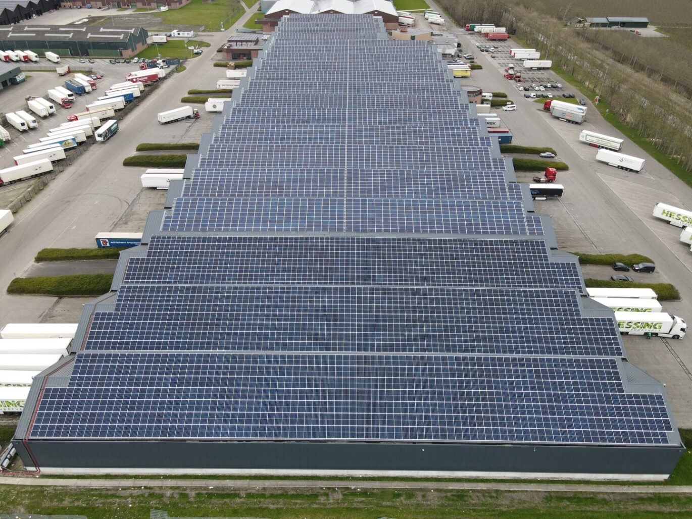 zakelijke zonnepaneleninstallatie gerealiseerd door PV-Projecten