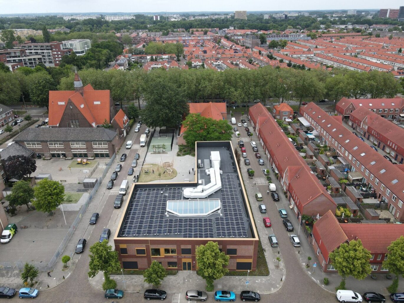 zakelijke zonnepaneleninstallatie gerealiseerd door PV-Projecten