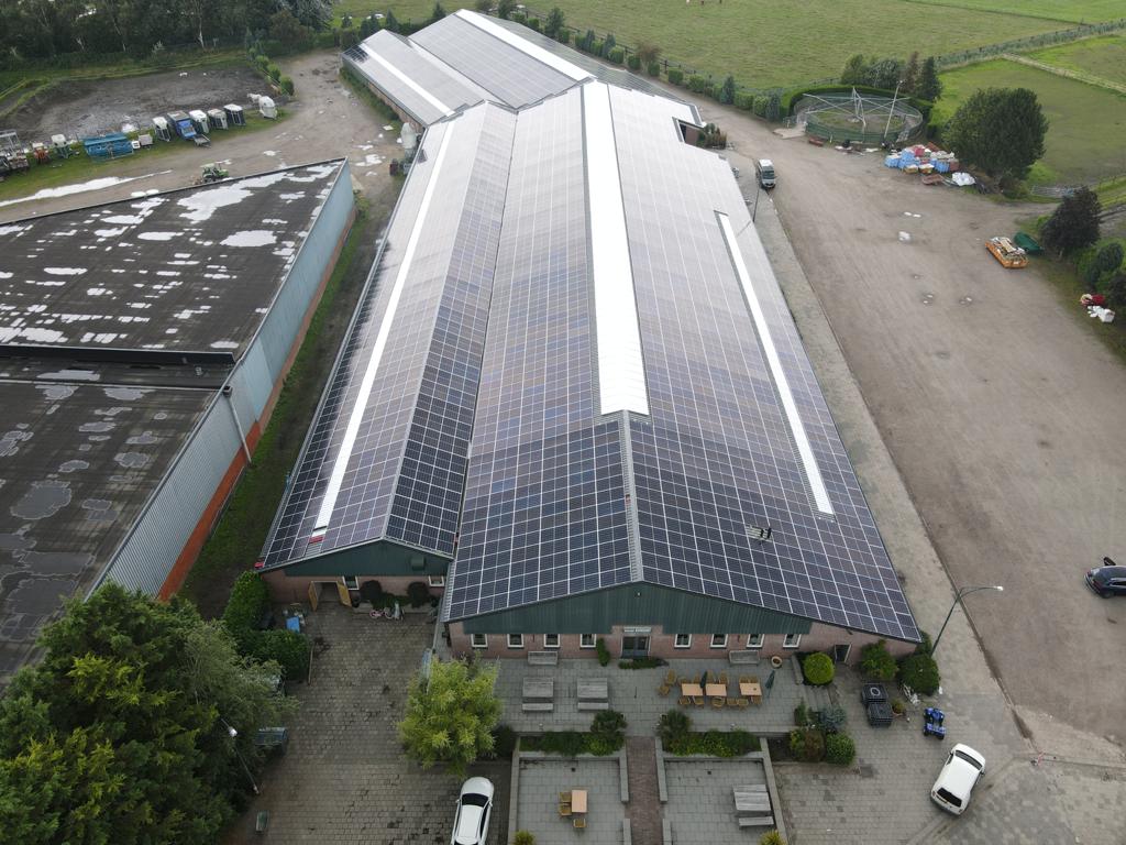 agrarische zonnepaneleninstallatie gerealiseerd door PV-Projecten