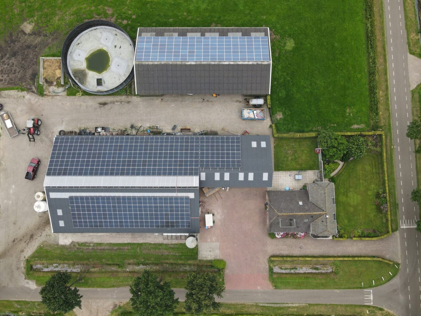 agrarische zonnepaneleninstallatie gerealiseerd door PV-Projecten