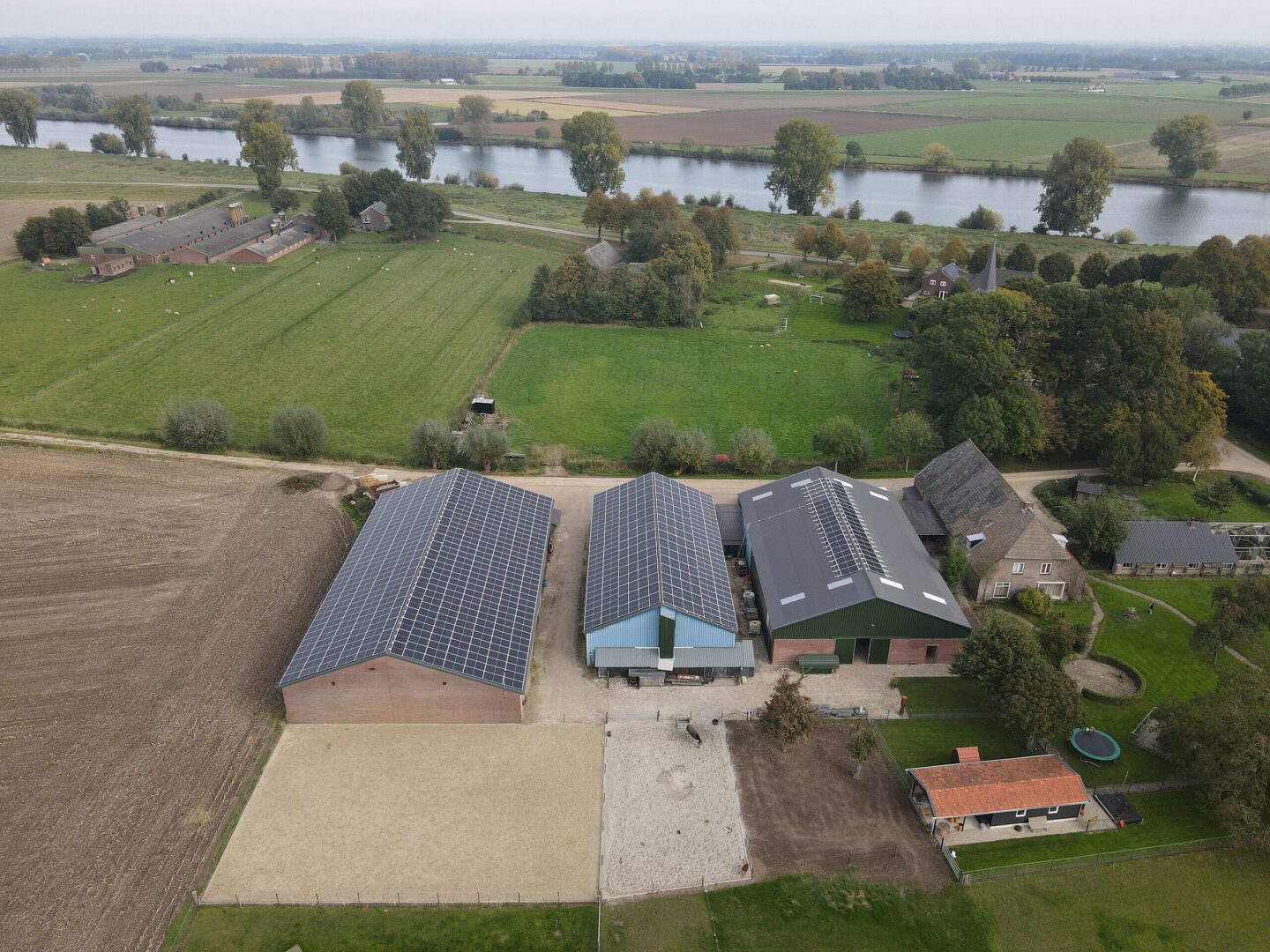 agrarische zonnepaneleninstallatie gerealiseerd door PV-Projecten