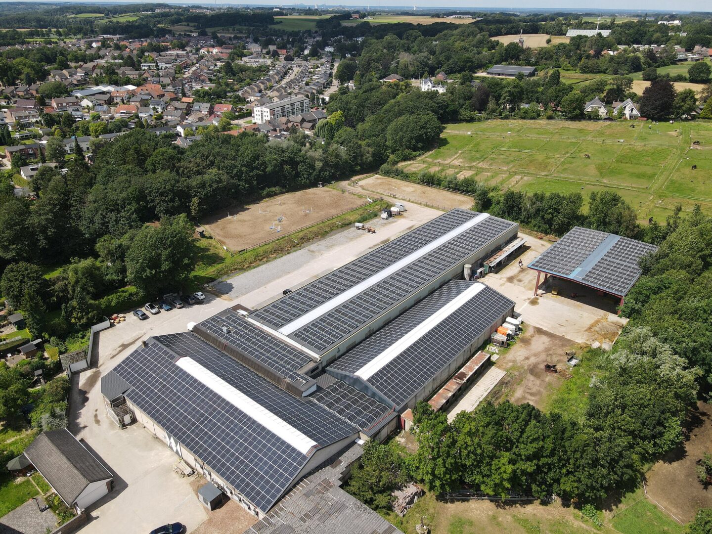 agrarische zonnepaneleninstallatie gerealiseerd door PV-Projecten