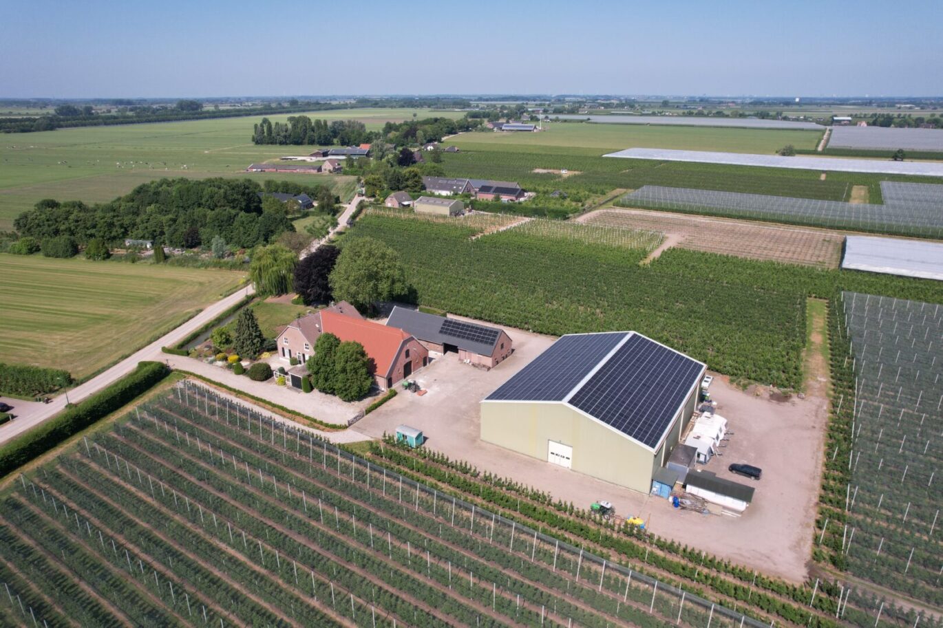 gerealiseerde agrarische zonnepaneleninstallatie van PV-Projecten