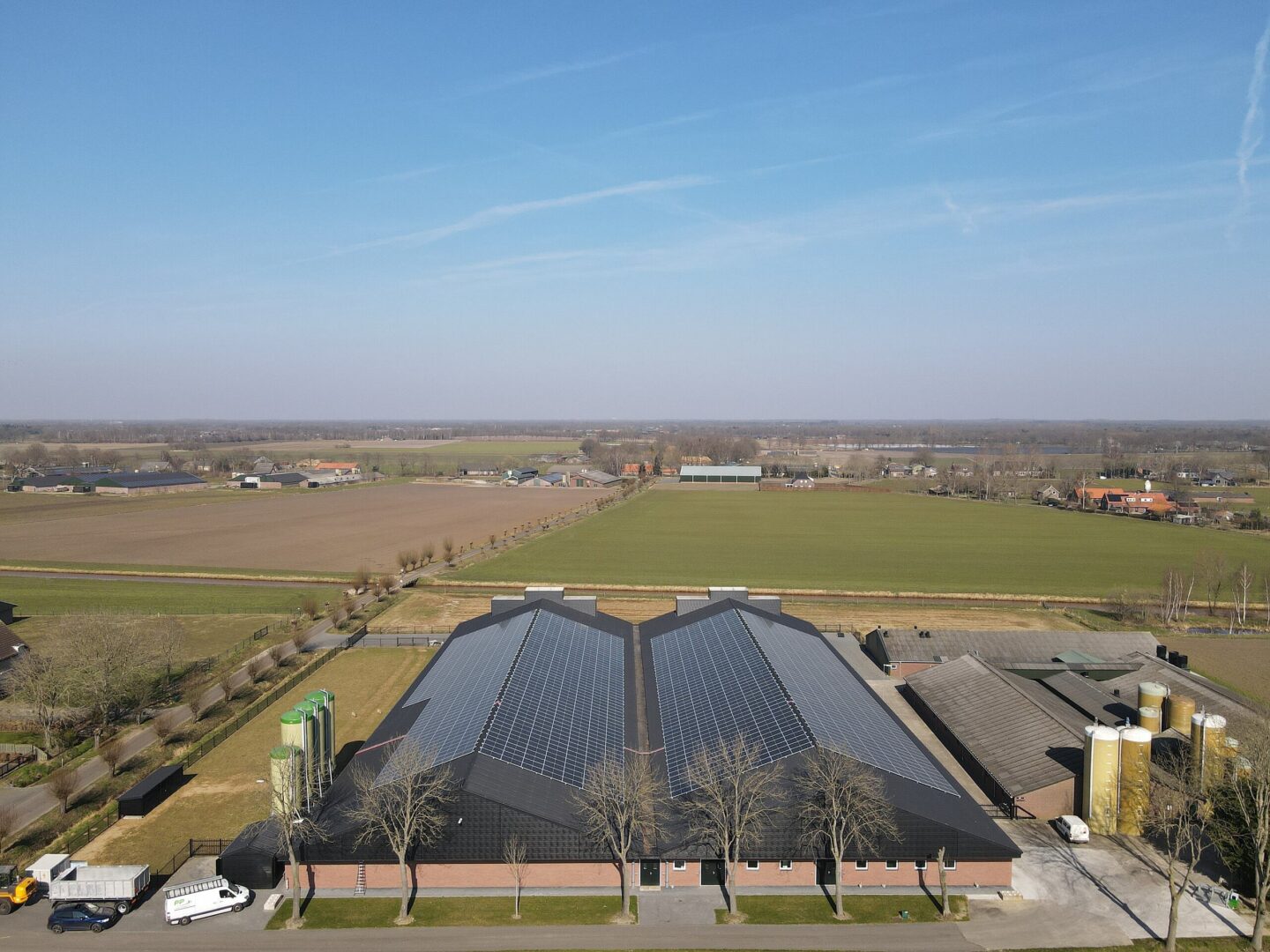 agrarische zonnepaneleninstallatie gerealiseerd door PV-Projecten