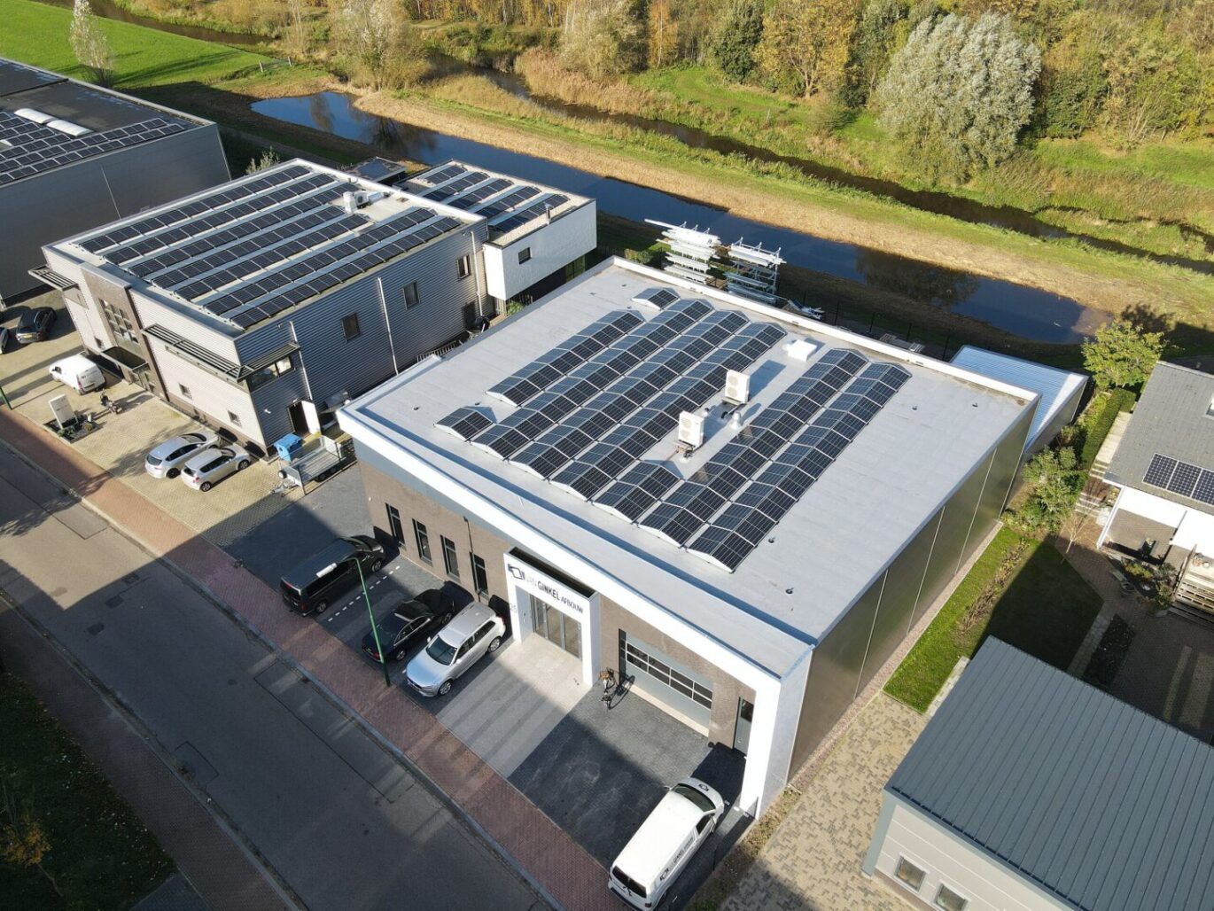 zakelijke zonnepaneleninstallatie gerealiseerd door PV-Projecten