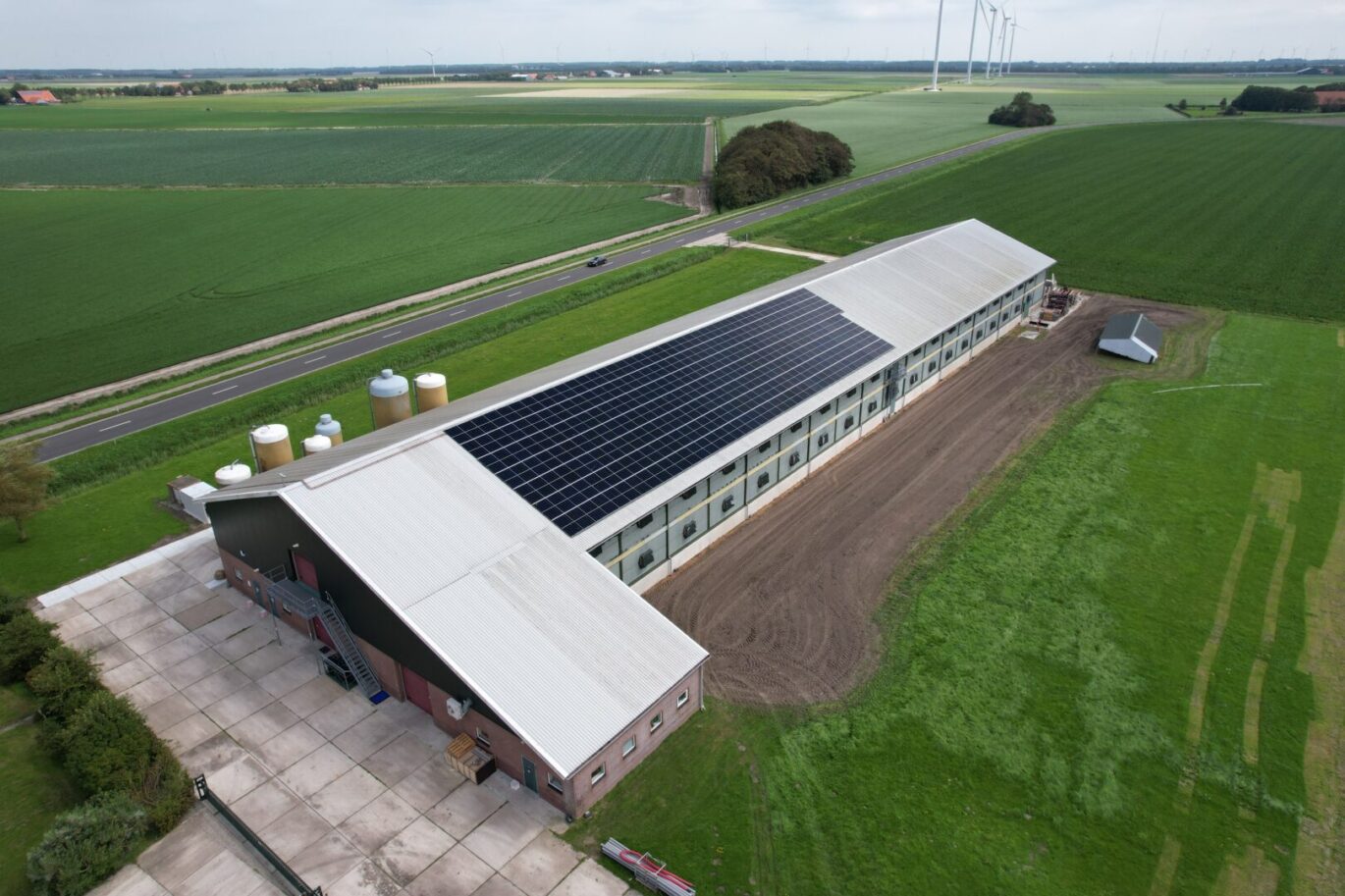 gerealiseerde agrarische zonnepaneleninstallatie van PV-Projecten